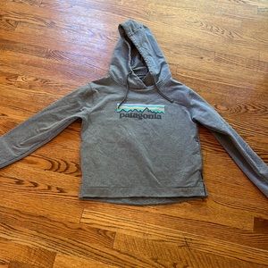 Women’s Patagonia sweatshirt size medium in great condition.